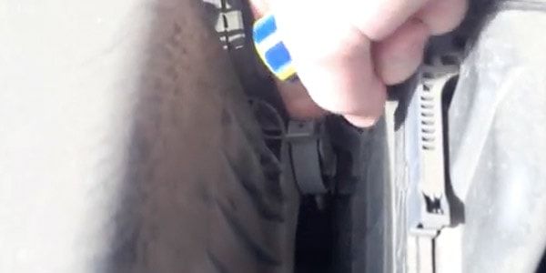 Как поменять воздушный фильтр в Тойота Королла