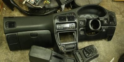 Снятие панели приборов на Mitsubishi Lancer